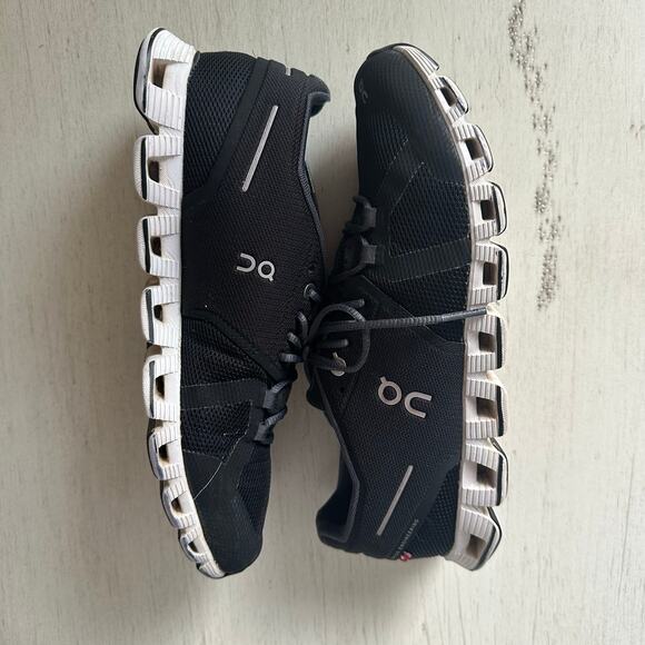 On Cloud Women's On Cloud 5 Running Shoe Black and White - Picture 3 of 8